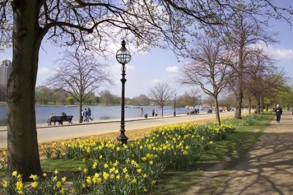 Menikmati Keindahan Taman Hyde London Inggris